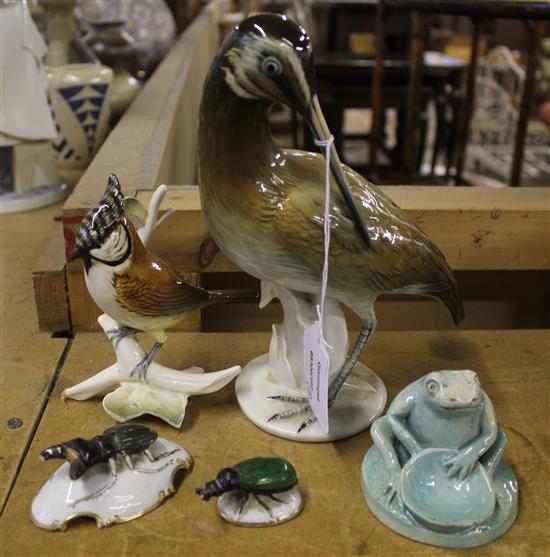 2 Karl Ens bird figures, 2 porcelain models of beetles and a frog